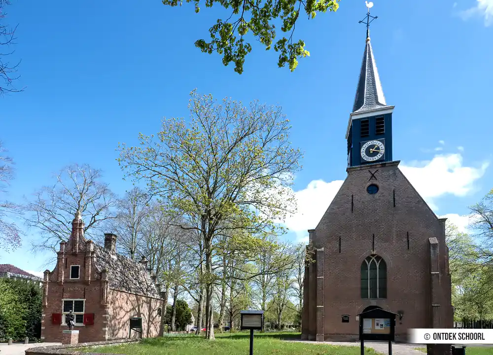 Hervormde Kerk Schoorl en Raadhuisje van Schoorl