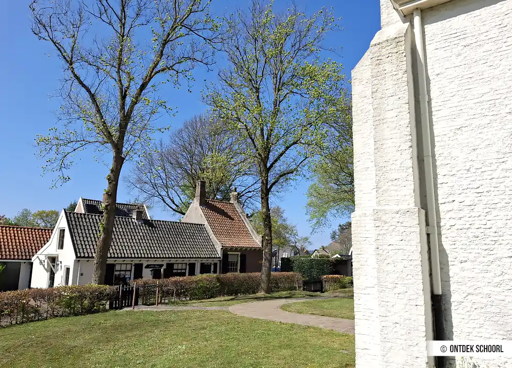Raadhuisje Groet, Witte Huisjes en Witte Kerk.